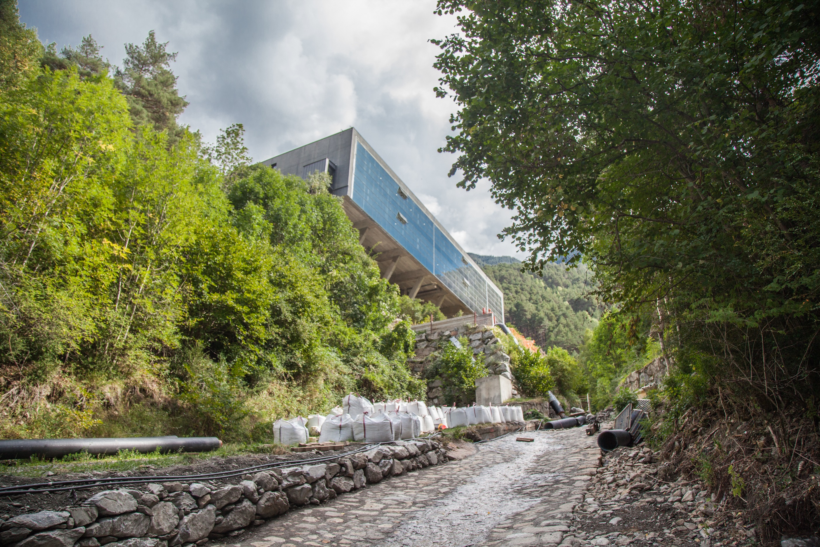 Vista del Centre de Tractament de Residus des de sota.