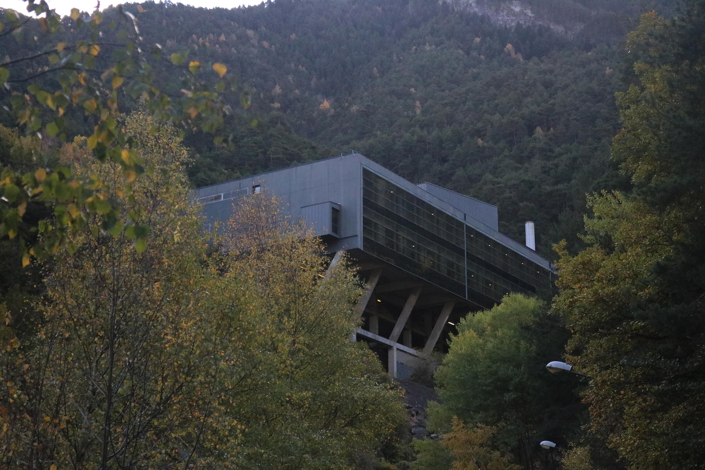 La xemeneia del Centre de Tractament de Residus sense plomall